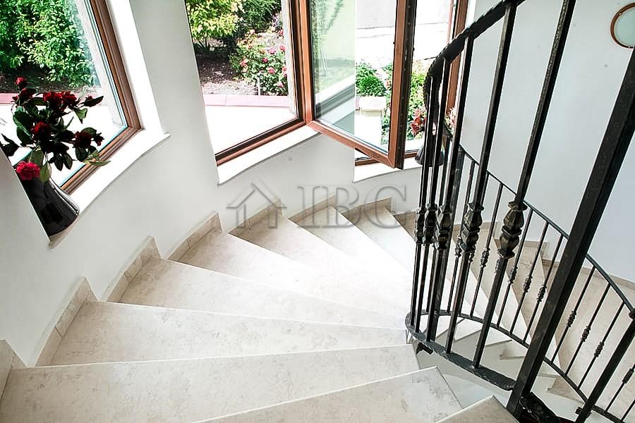 Stylish Renovated Sea View Maisonette — photo 9 of 25