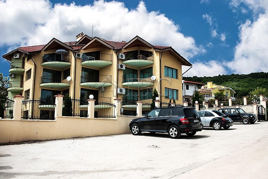 Stylish Renovated Sea View Maisonette — photo 11 of 25