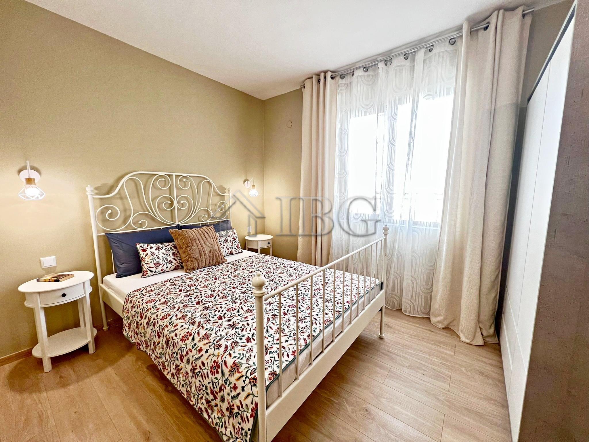 1-Bedroom Apartment with Brand new furniture and big balcony with Pool view in Amadeus 5, Sunny Beach Low Maintenance Fee — photo 15 of 24