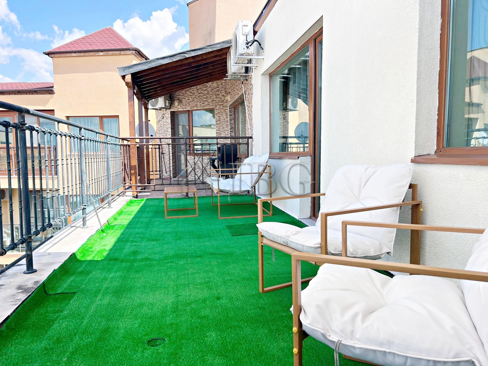 1-Bedroom Apartment with Brand new furniture and big balcony with Pool view in Amadeus 5, Sunny Beach Low Maintenance Fee — photo 20 of 24