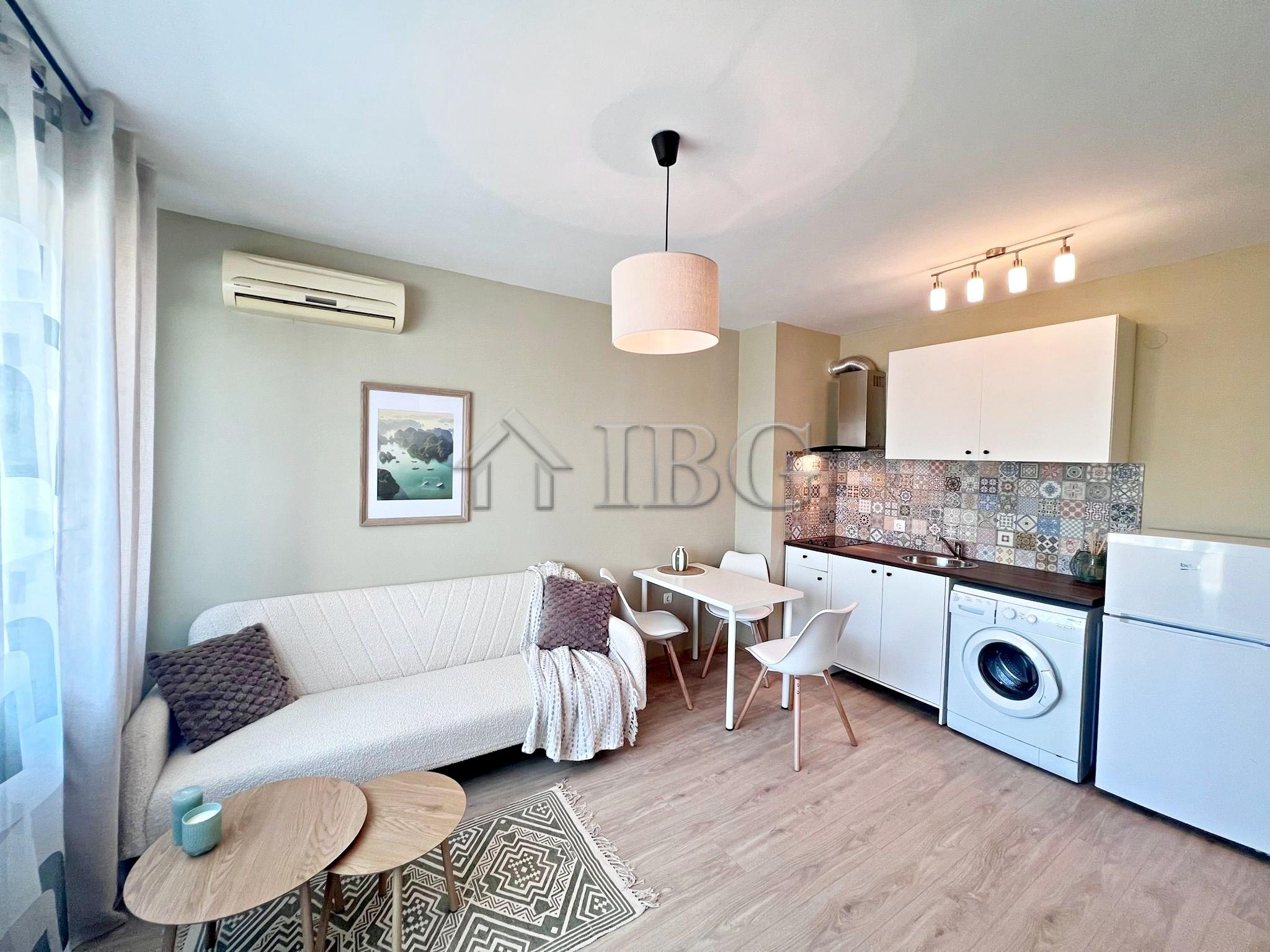 1-Bedroom Apartment with Brand new furniture and big balcony with Pool view in Amadeus 5, Sunny Beach Low Maintenance Fee — photo 8 of 24