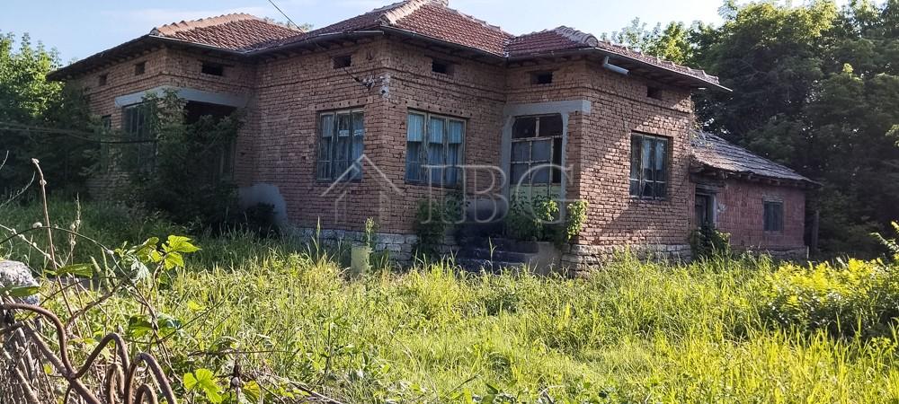 Solid House with renovated Roof and 1,450 sq.m. Garden in a peaceful village — photo 3
