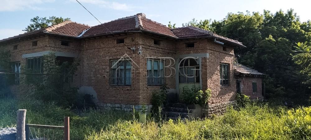 Solid House with renovated Roof and 1,450 sq.m. Garden in a peaceful village — photo 4 of 16