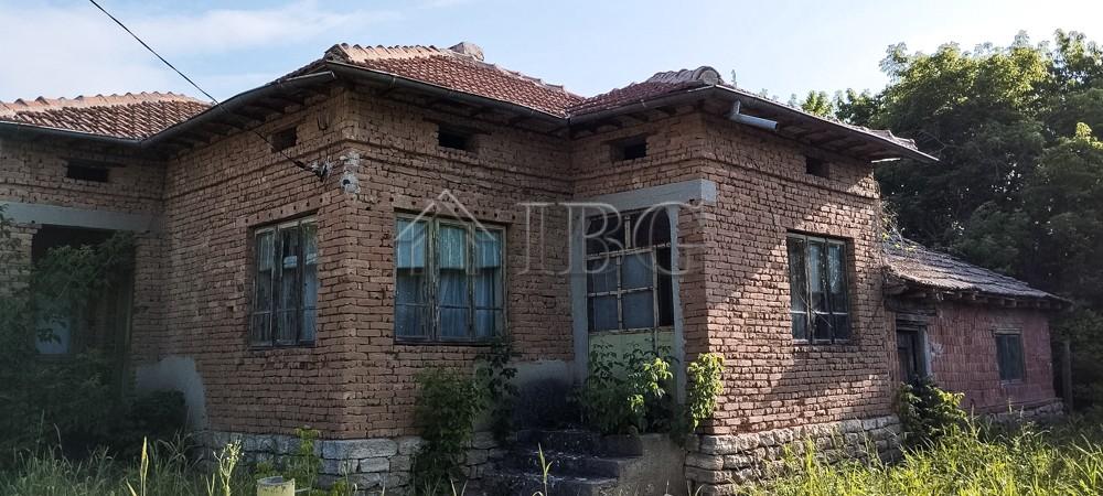 Solid House with renovated Roof and 1,450 sq.m. Garden in a peaceful village — photo 5 of 16