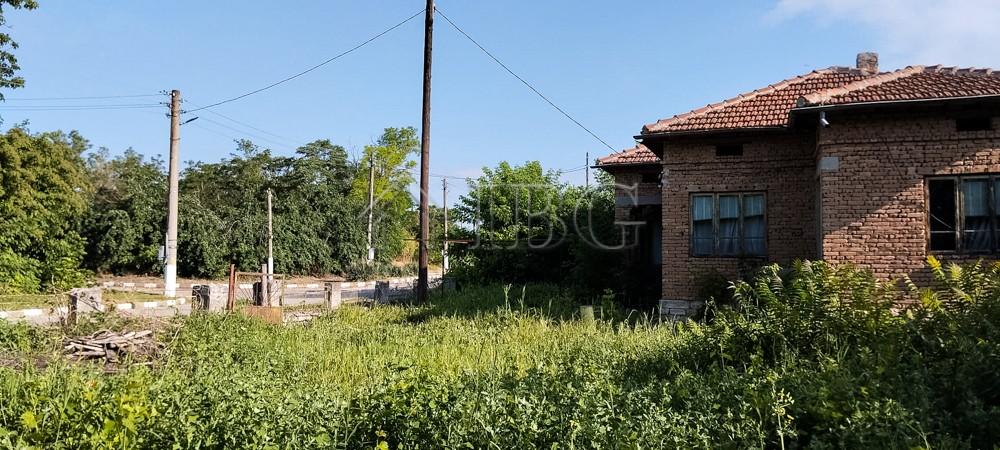 Solid House with renovated Roof and 1,450 sq.m. Garden in a peaceful village — photo 14 of 16