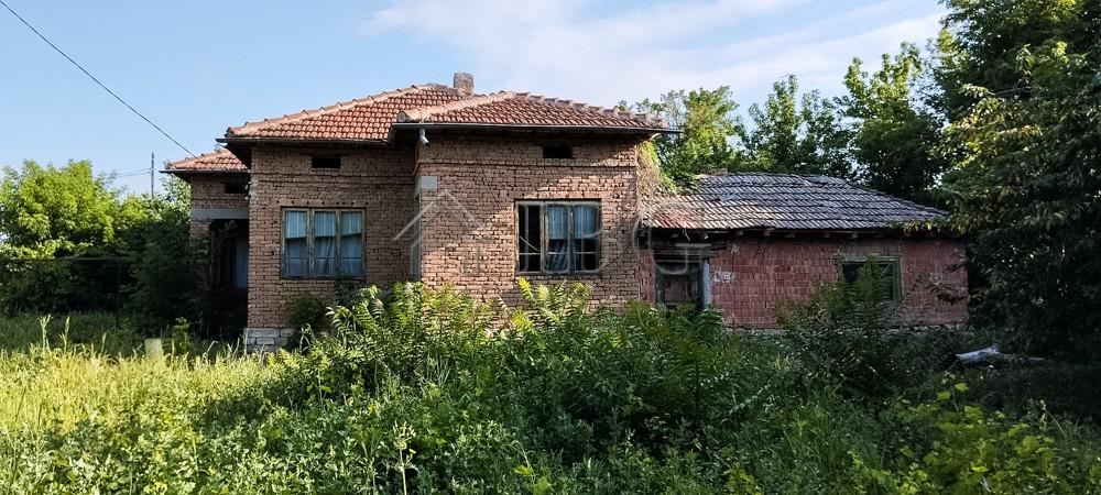 Solid House with renovated Roof and 1,450 sq.m. Garden in a peaceful village — photo 2