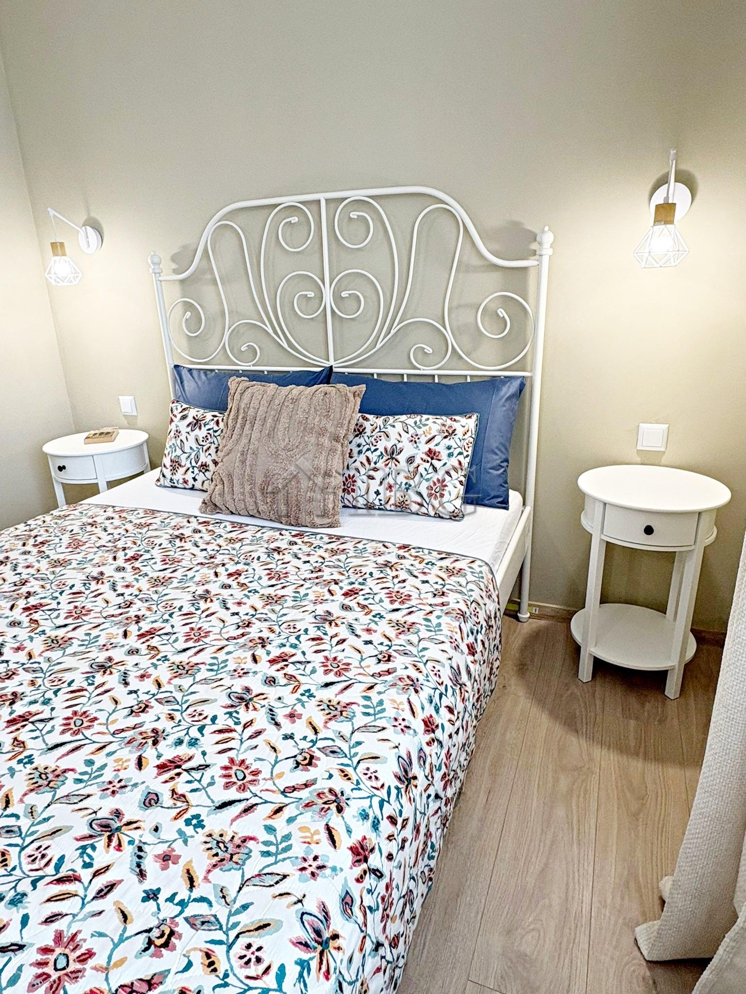 1-Bedroom Apartment with Brand new furniture and big balcony with Pool view in Amadeus 5, Sunny Beach Low Maintenance Fee — photo 18 of 24