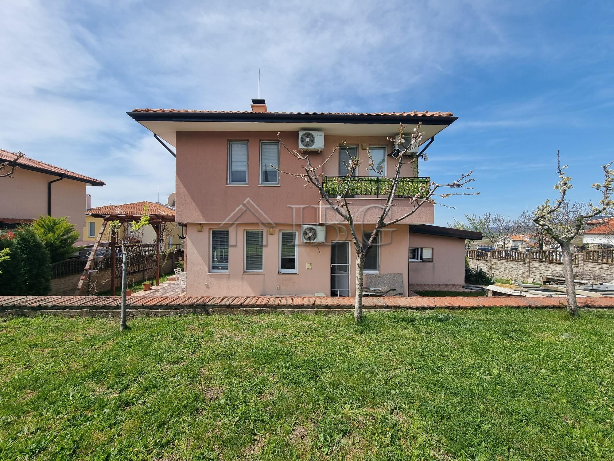 Spacious 4-Bedroom House with Garden Kosharitsa — Burgas