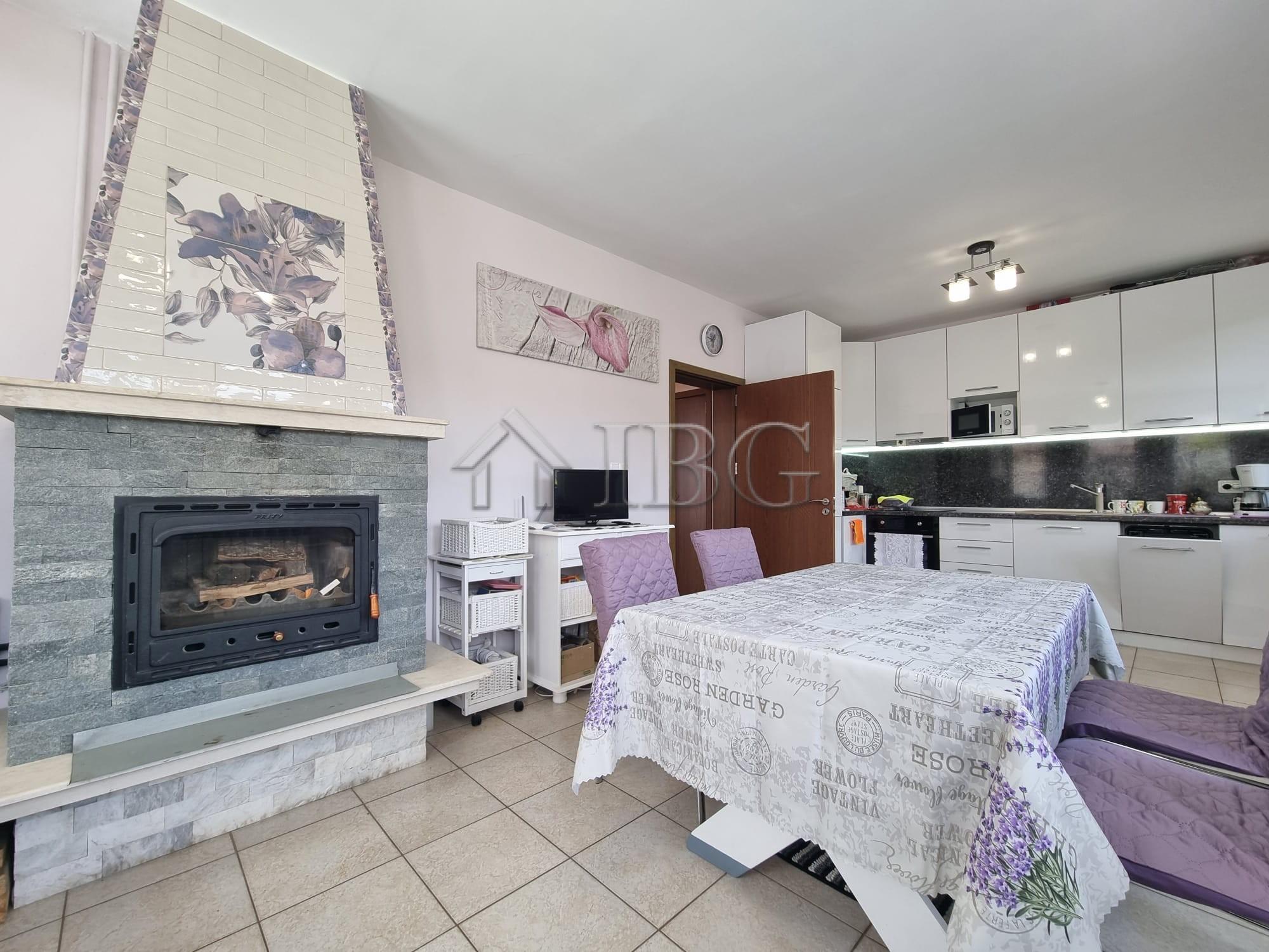 Spacious 4-Bedroom House with Garden Kosharitsa — photo 9 of 25