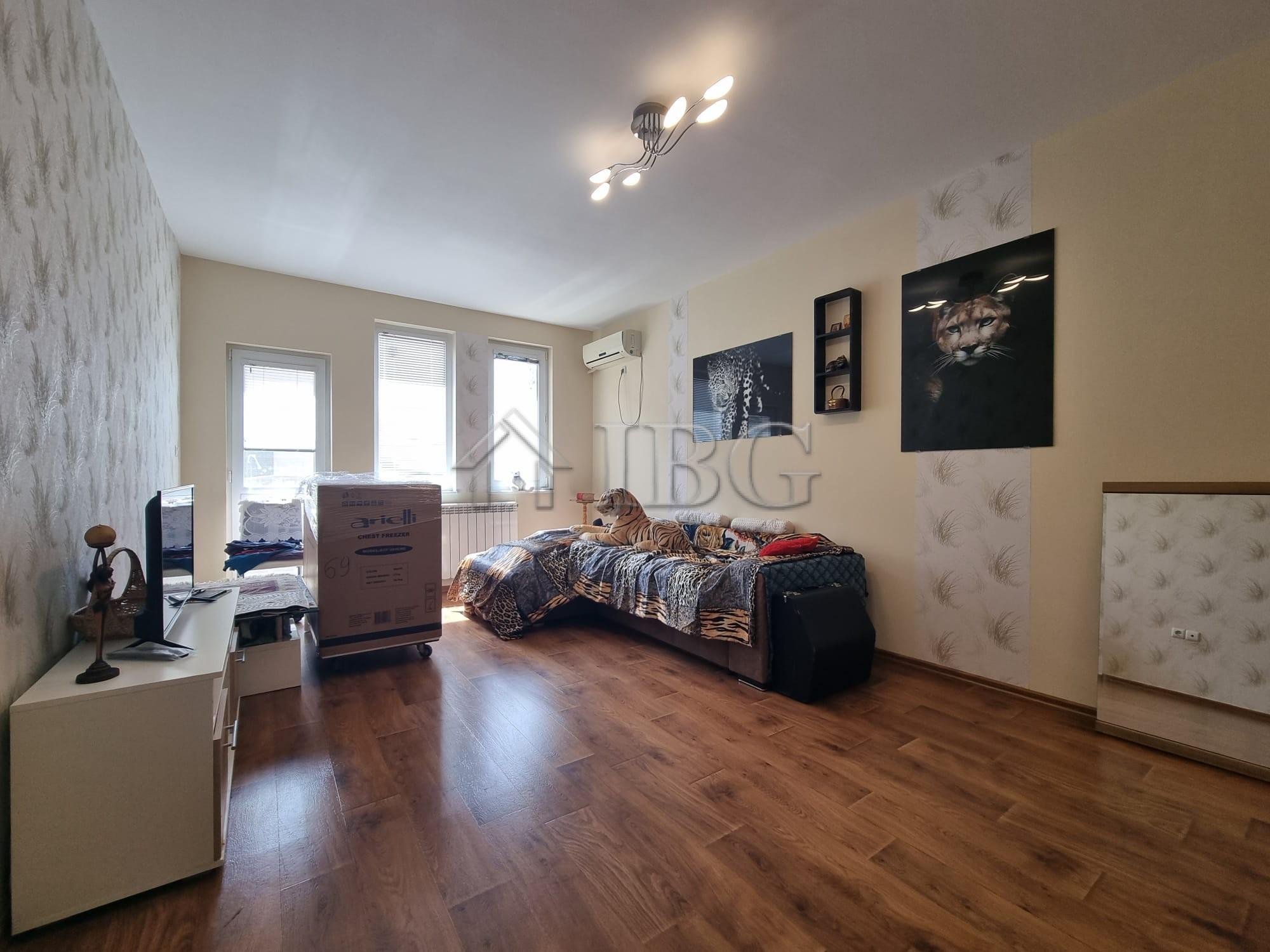 Spacious 4-Bedroom House with Garden Kosharitsa — photo 11 of 25