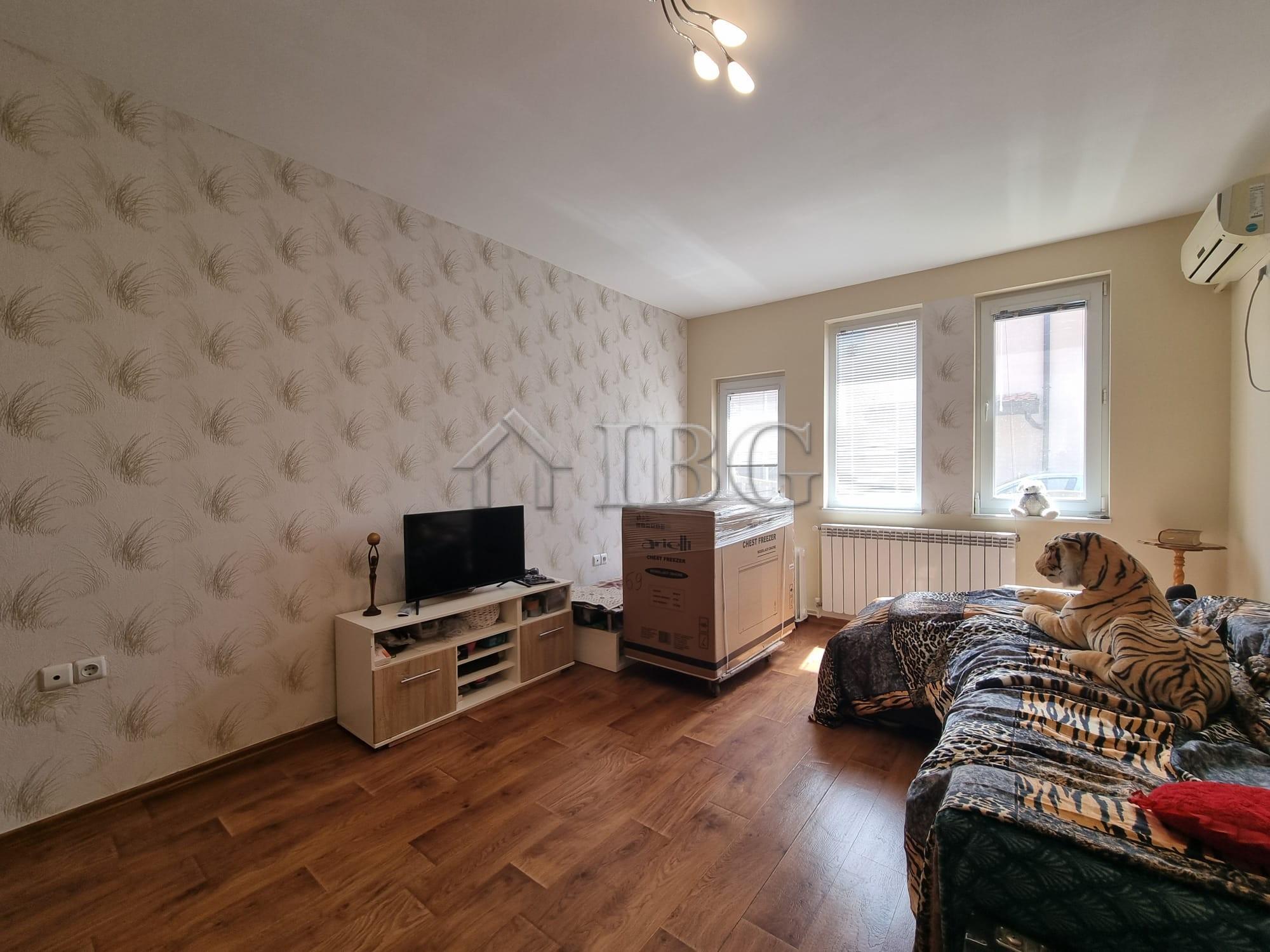 Spacious 4-Bedroom House with Garden Kosharitsa — photo 12 of 25