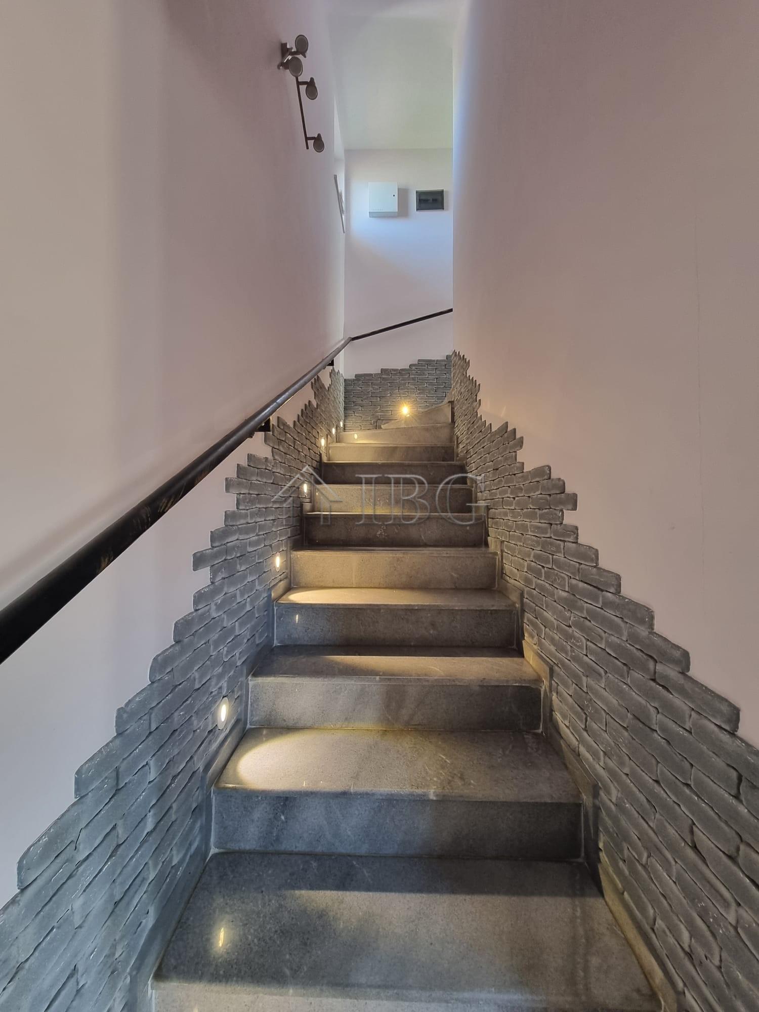Spacious 4-Bedroom House with Garden Kosharitsa — photo 15 of 25