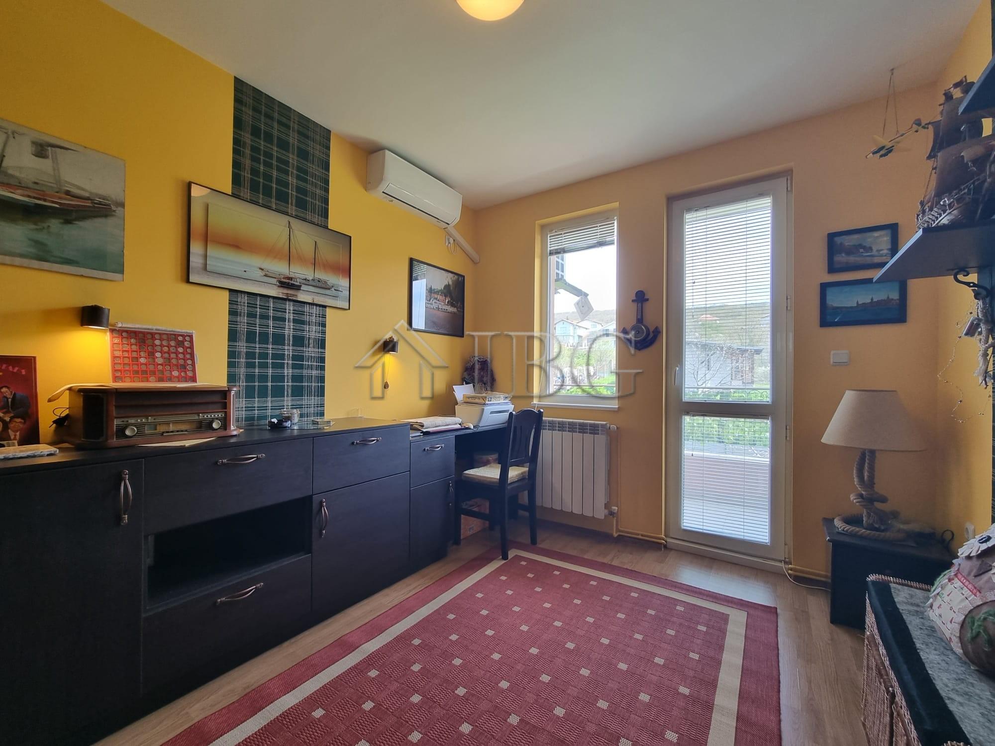 Spacious 4-Bedroom House with Garden Kosharitsa — photo 22 of 25