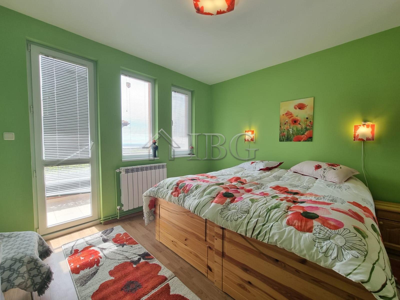 Spacious 4-Bedroom House with Garden Kosharitsa — photo 17 of 25