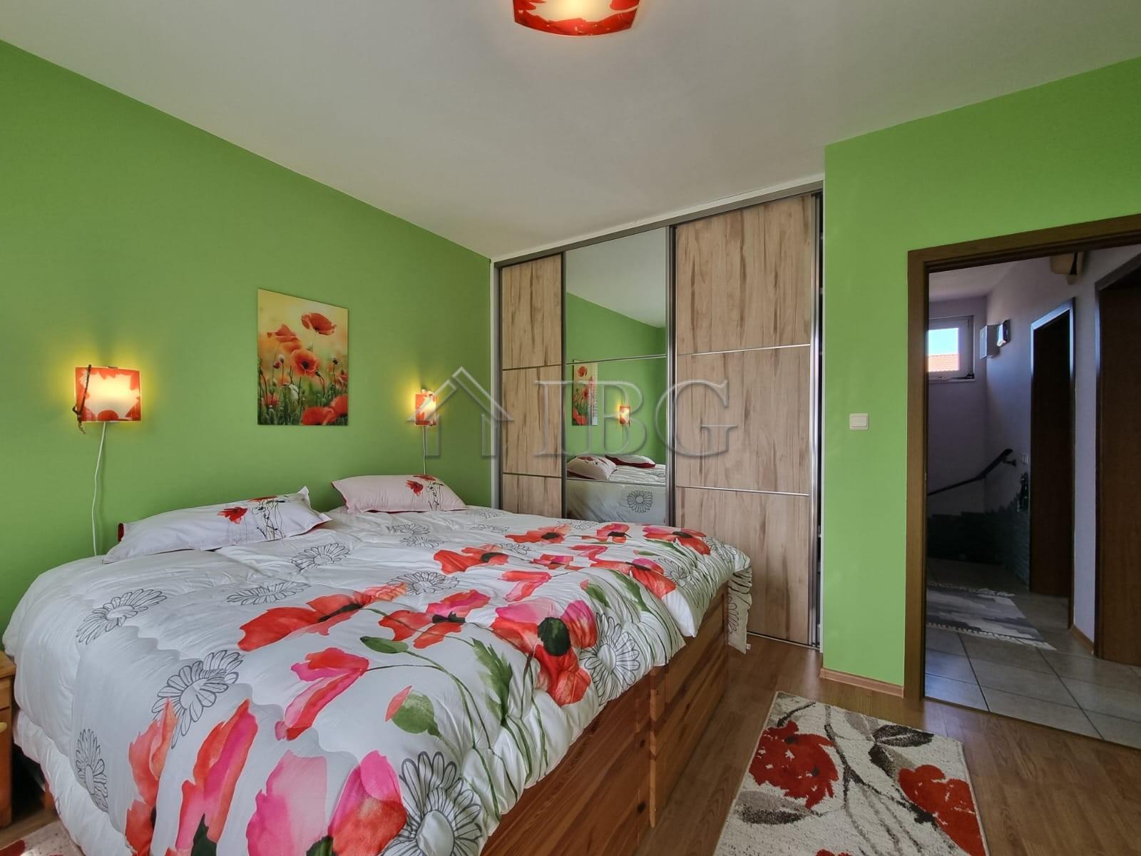 Spacious 4-Bedroom House with Garden Kosharitsa — photo 18 of 25