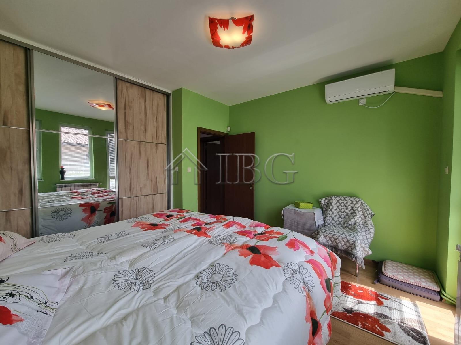 Spacious 4-Bedroom House with Garden Kosharitsa — photo 19 of 25