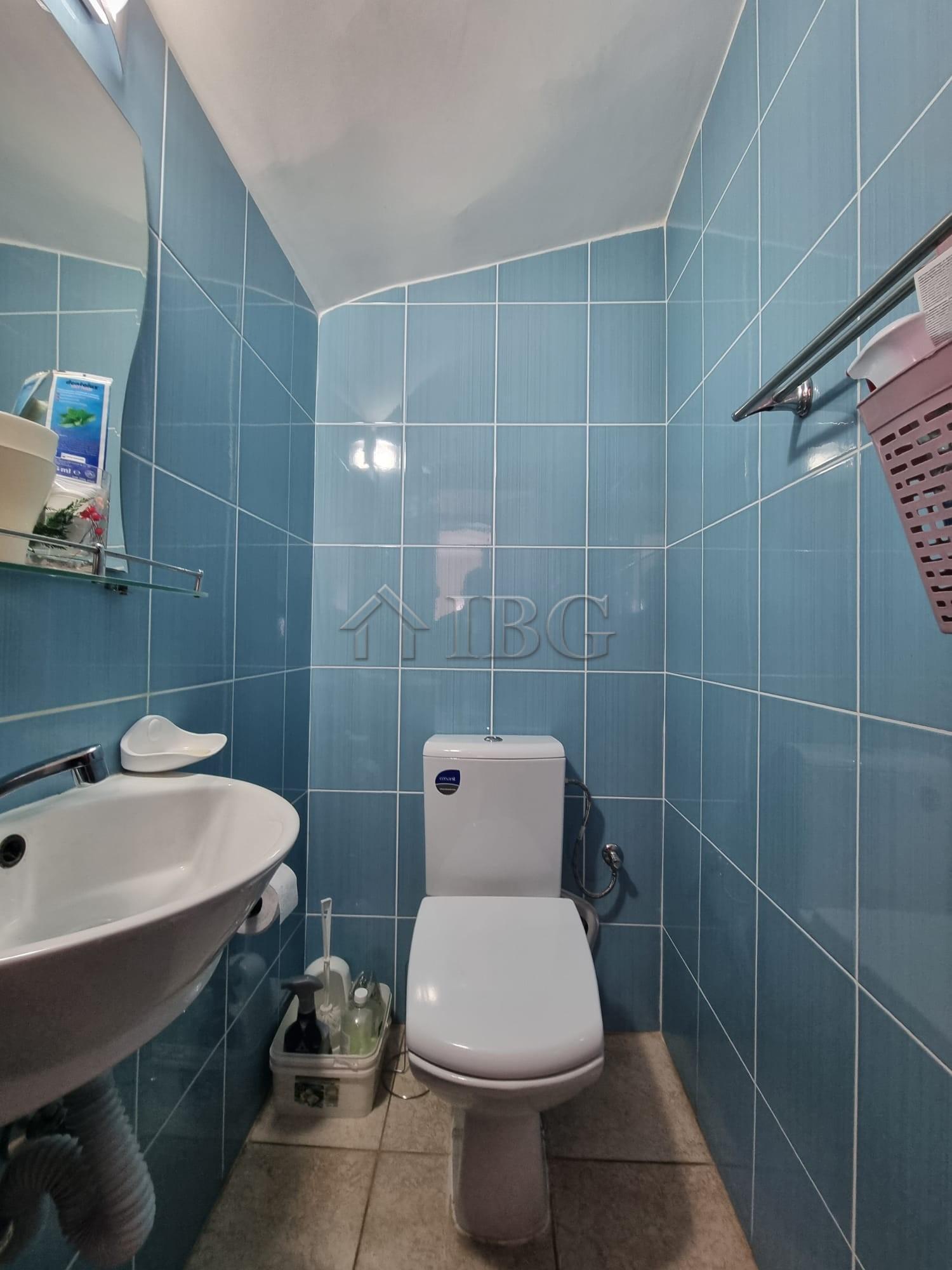Spacious 4-Bedroom House with Garden Kosharitsa — photo 14 of 25