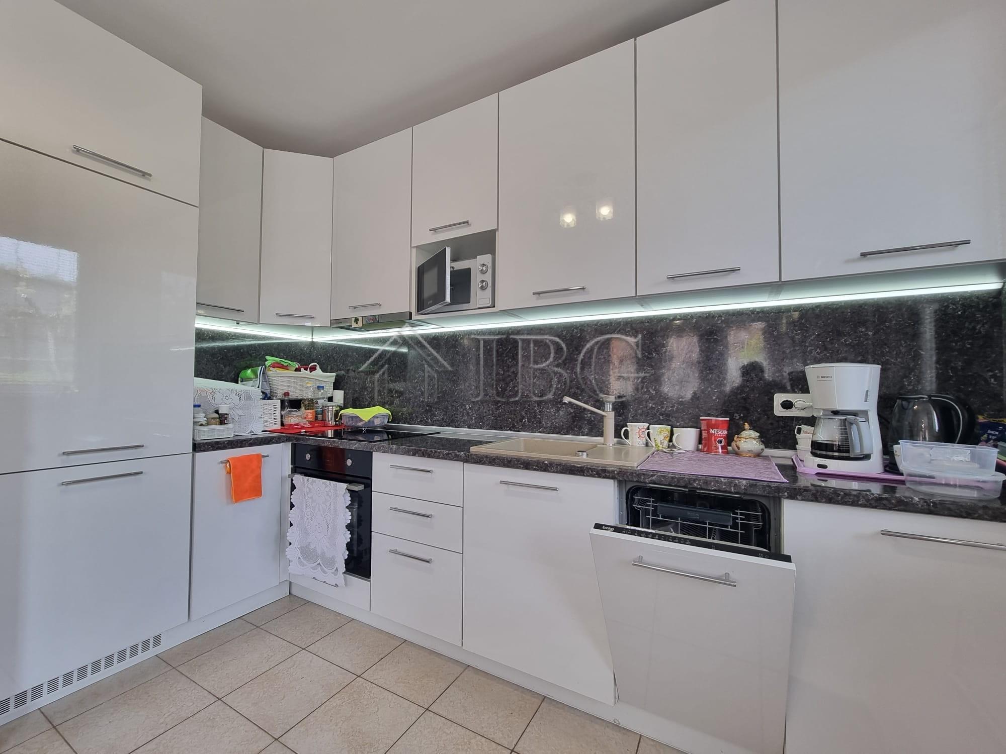 Spacious 4-Bedroom House with Garden Kosharitsa — photo 8 of 25