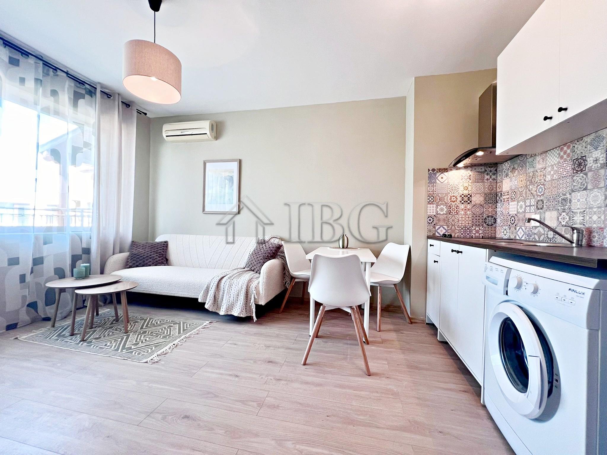 1-Bedroom Apartment with Brand new furniture and big balcony with Pool view in Amadeus 5, Sunny Beach Low Maintenance Fee — photo 4 of 24