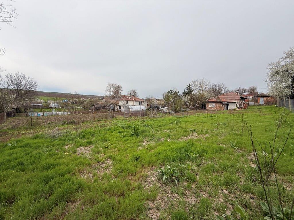 Plot with House and Great Potential Chervena Voda Village, near Ruse — photo 2