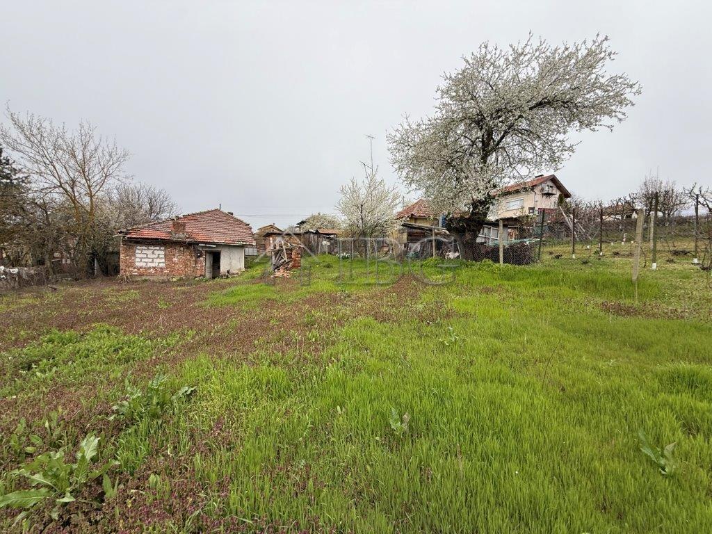 Plot with House and Great Potential Chervena Voda Village, near Ruse — photo 3