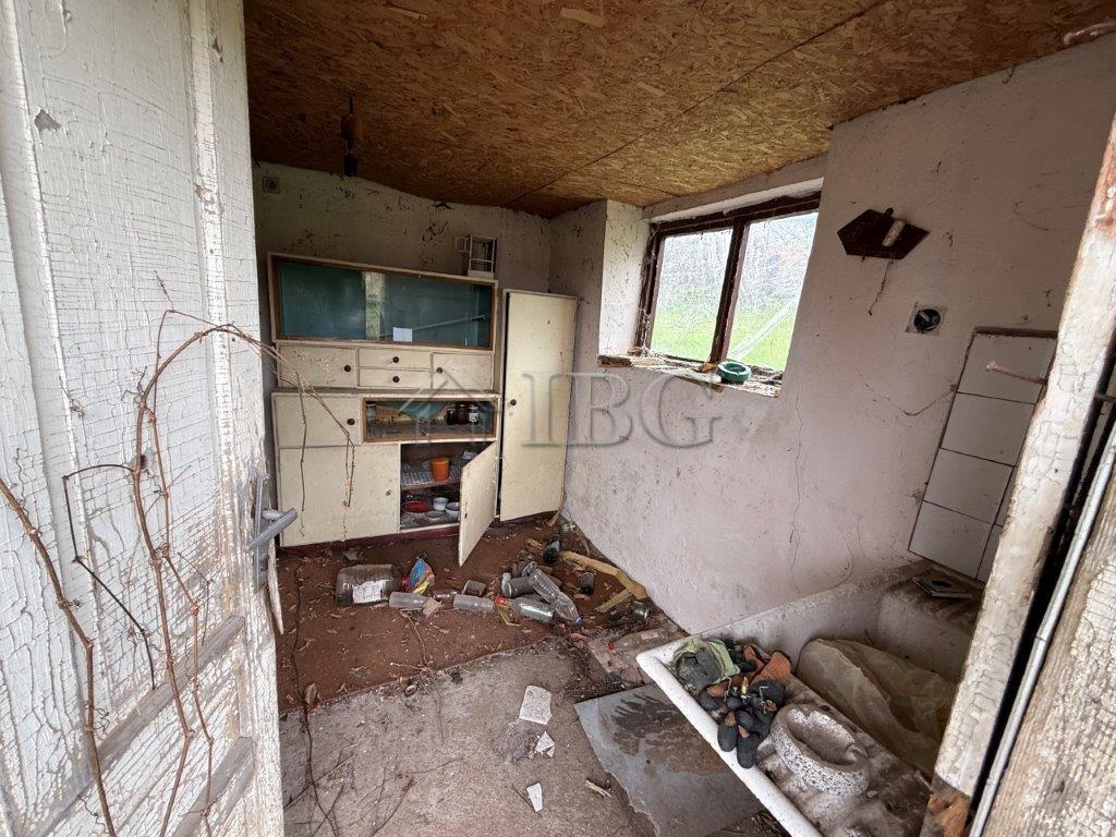 Plot with House and Great Potential Chervena Voda Village, near Ruse — photo 9 of 25