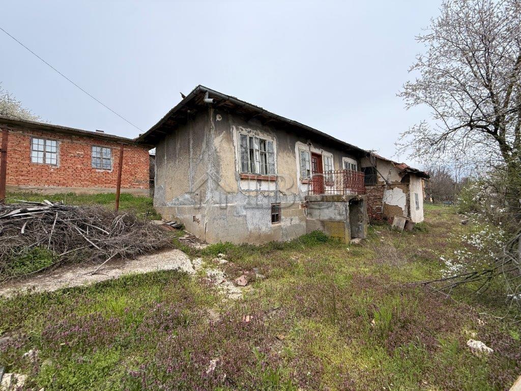 Plot with House and Great Potential Chervena Voda Village, near Ruse — photo 4 of 25