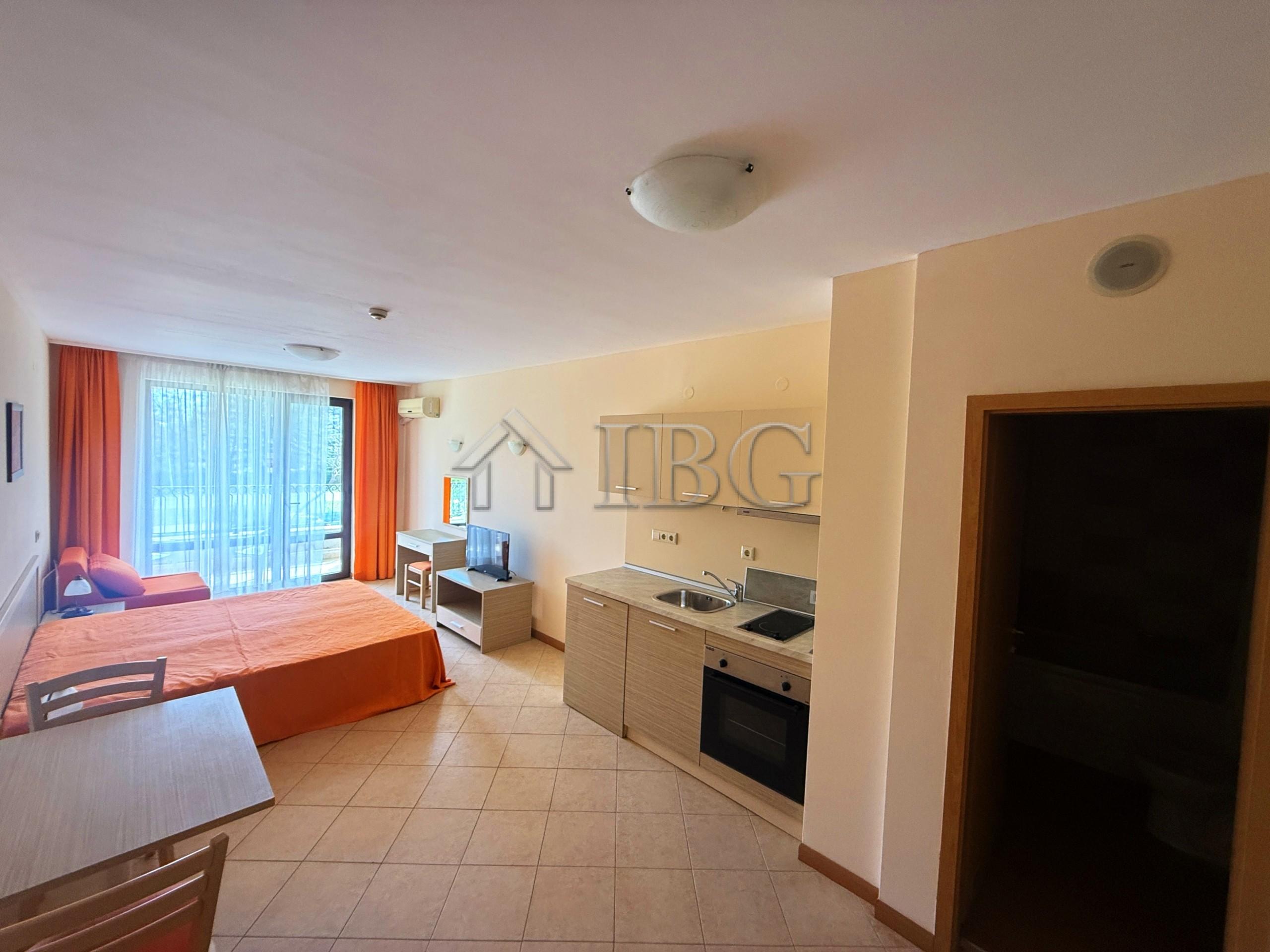 Big 47 sq. m. Studio with Balcony in Royal Sun, Sunny Beach — photo 4 of 18