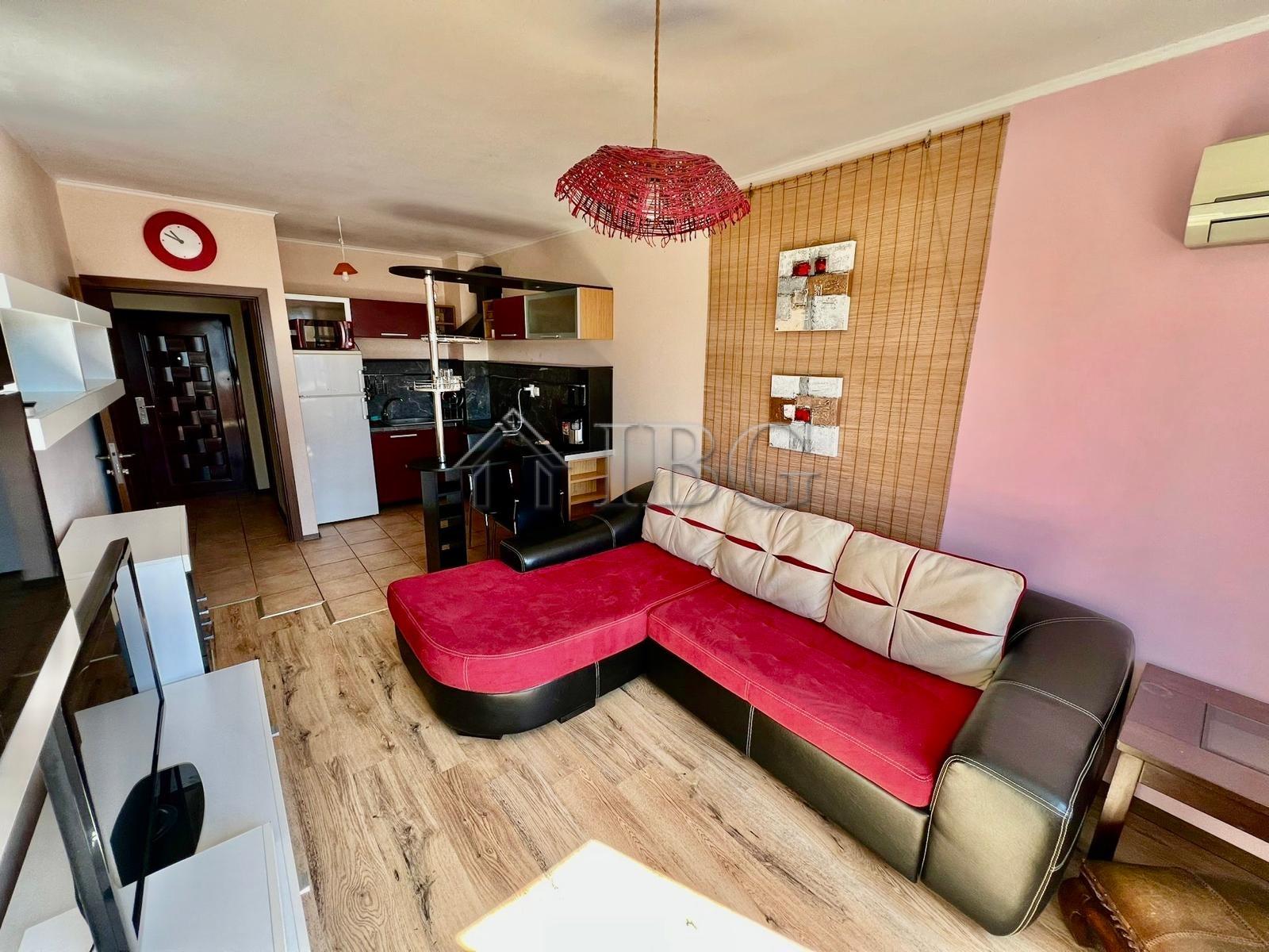 1-Bedroom Apartment in Perla Complex Prime Location near Sea Garden, Burgas — photo 4 of 13