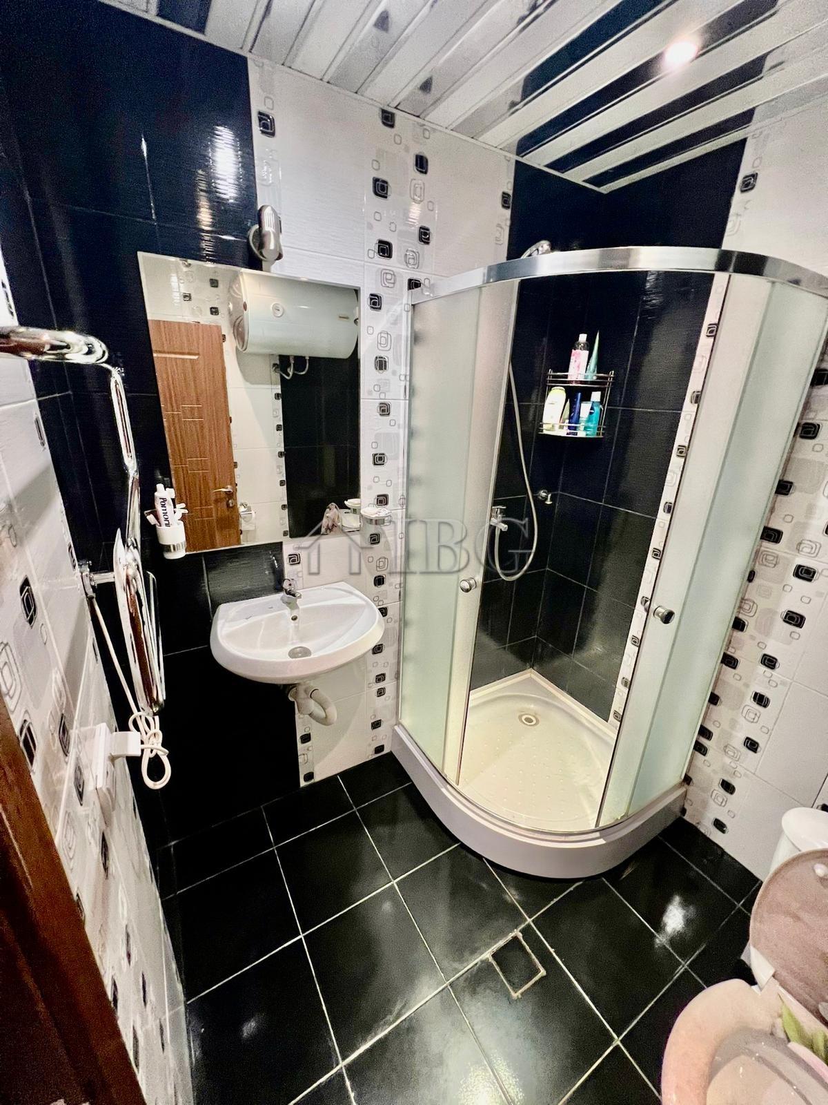 1-Bedroom Apartment in Perla Complex Prime Location near Sea Garden, Burgas — photo 11 of 13