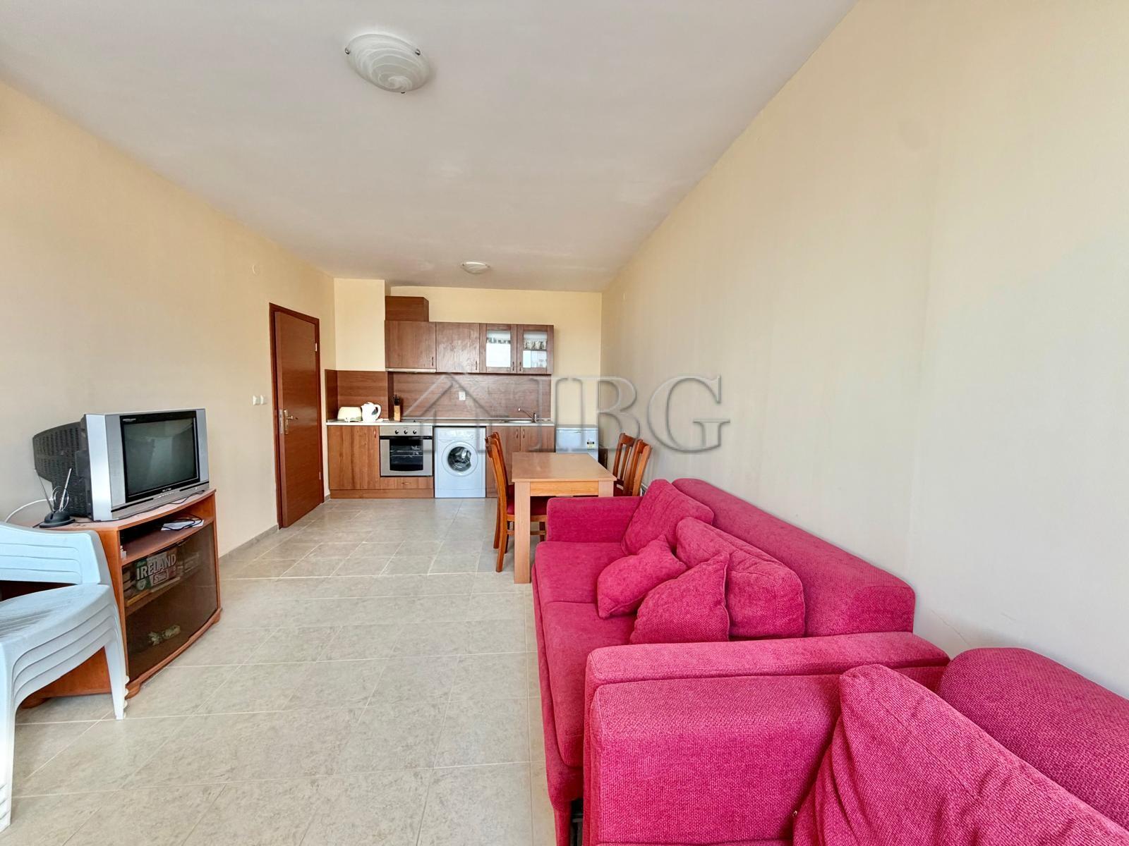 Bright 1-Bedroom Apartment - 200 m from the Beach Karolina Complex — photo 5