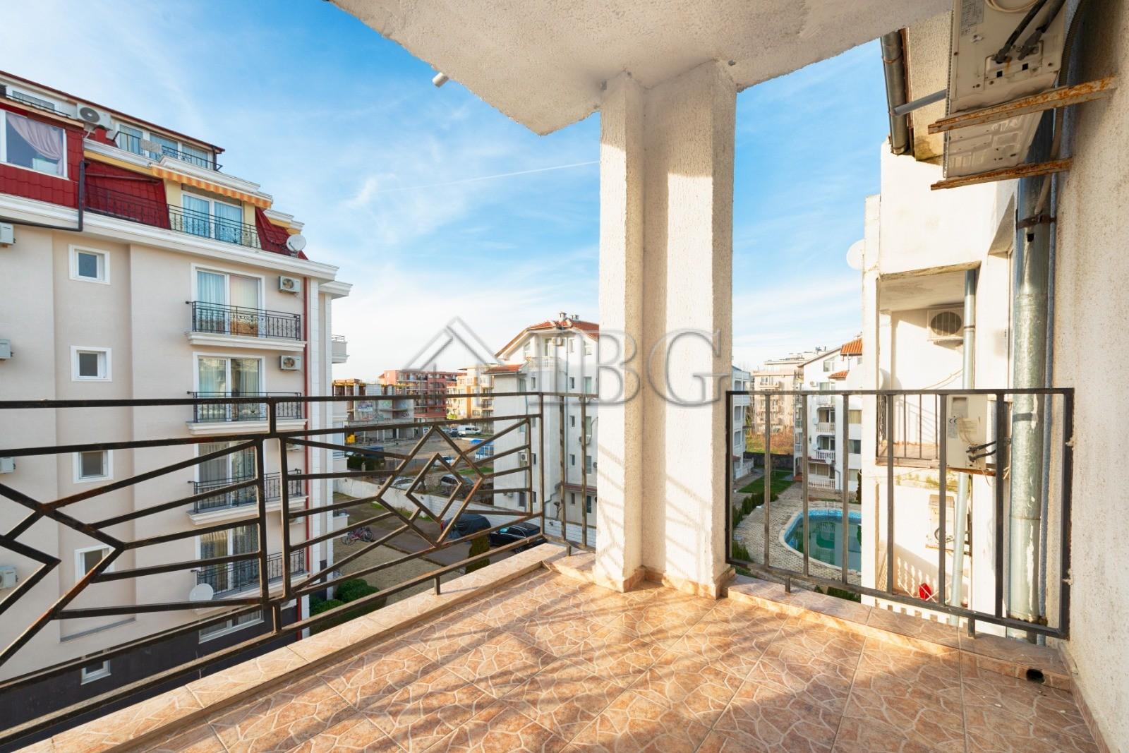 Renovated 2-Bedroom Apartment with Pool View Bravo 5 - Prime Central Location — photo 4