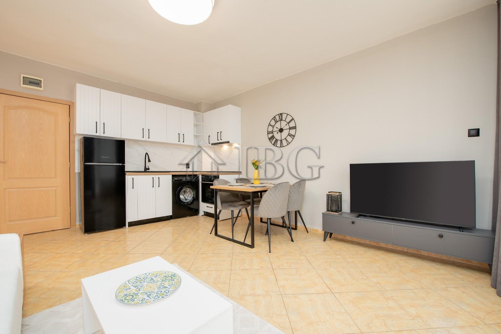 Renovated 2-Bedroom Apartment with Pool View Bravo 5 - Prime Central Location — photo 2