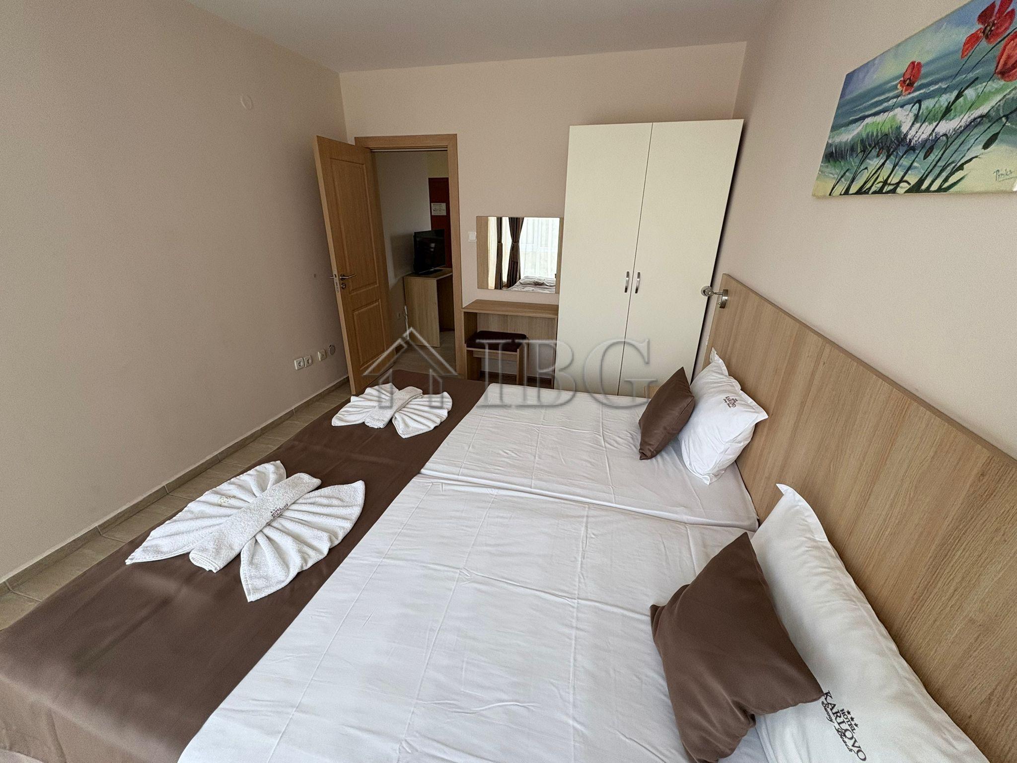 Spacious 2-Bedroom Apartment Karlovo Aparthotel - 200 m from the Beach — photo 16 of 25