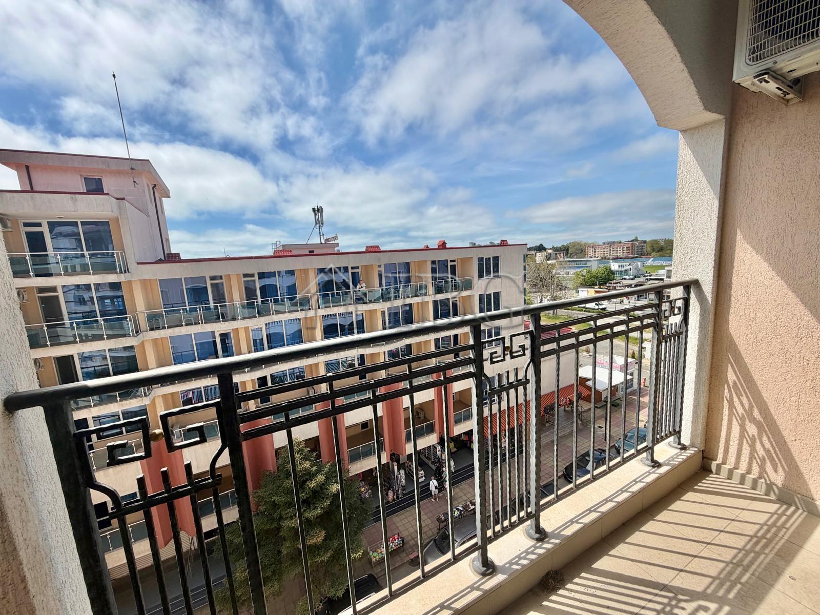 Bright 1-Bedroom Apartment - 200 m from the Beach Karolina Complex — photo 6