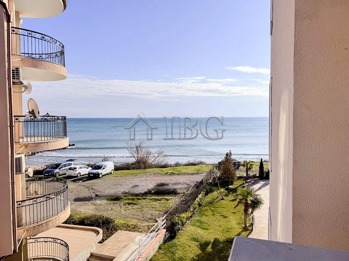 1-Bedroom Apartment with Sea View on the First Line Ipanema Beach — photo 11 of 14