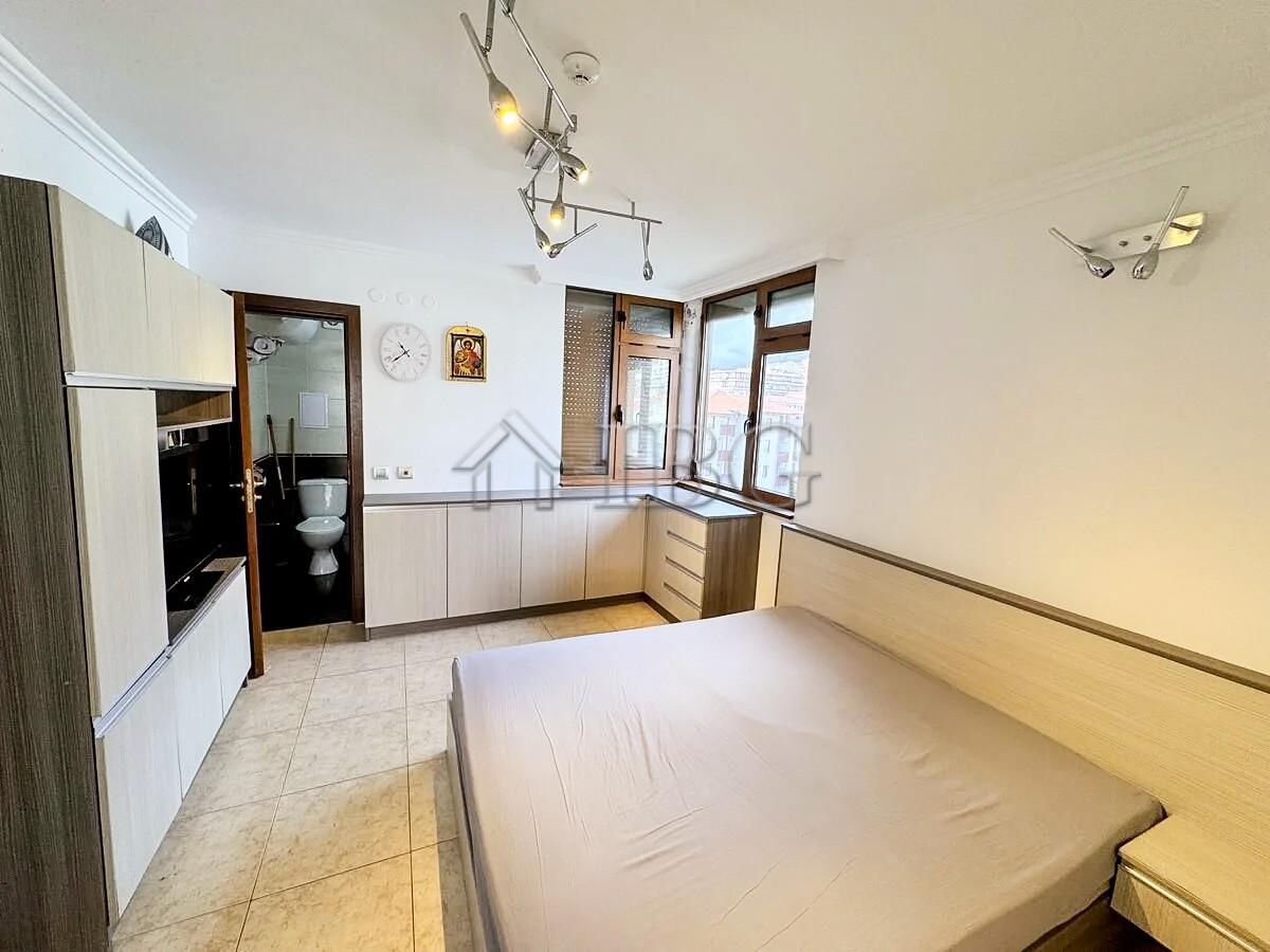 1-Bedroom Apartment with Sea View Lazur 5 - 50 m from the Beach — photo 11 of 13