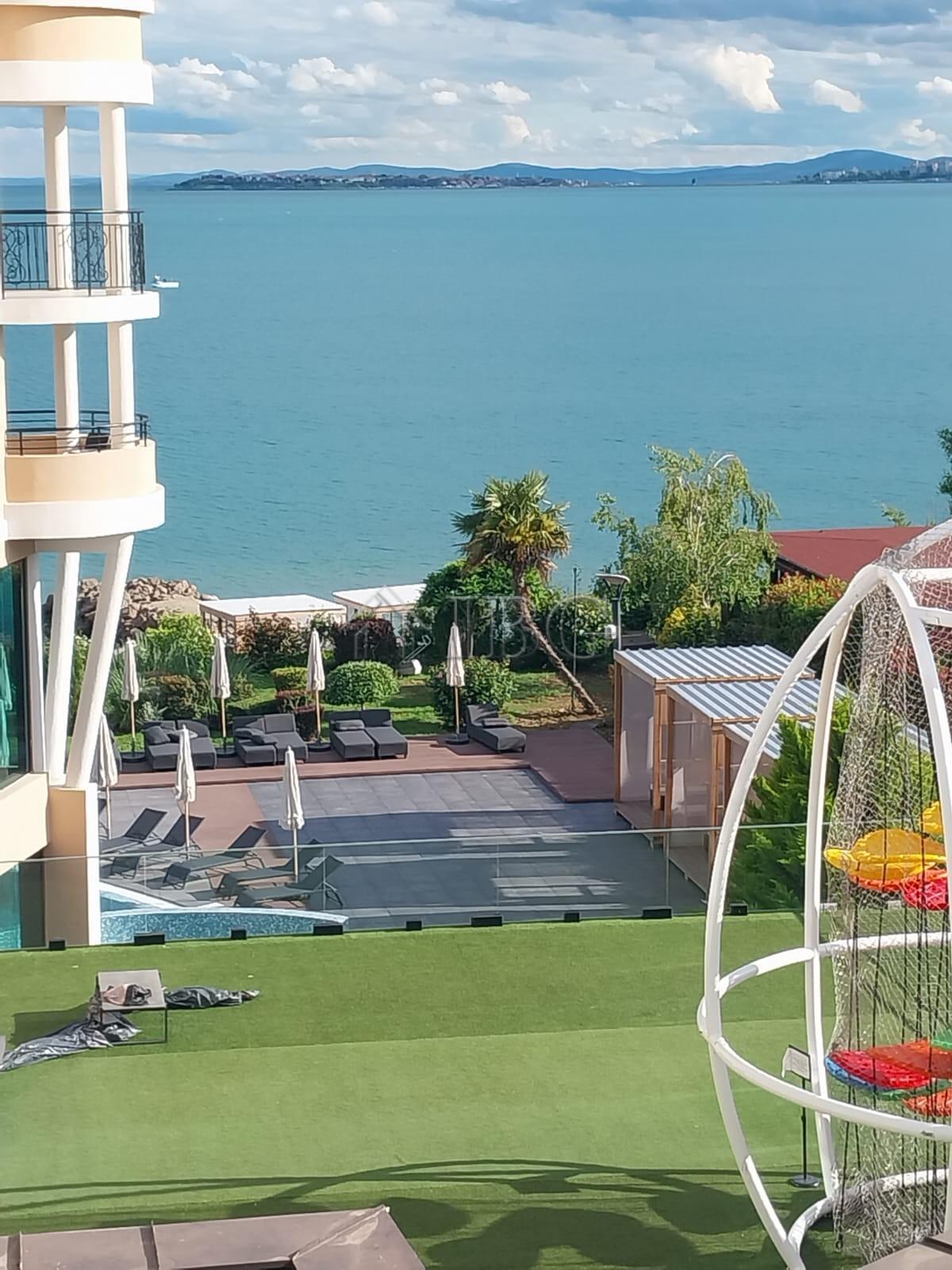 Luxury 1-Bedroom Apartment with Sea View Grand Hotel Sveti Vlas - First Line to the Beach — photo 2