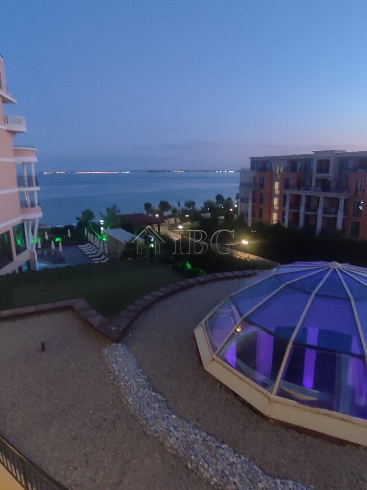 Luxury 1-Bedroom Apartment with Sea View Grand Hotel Sveti Vlas - First Line to the Beach — photo 4