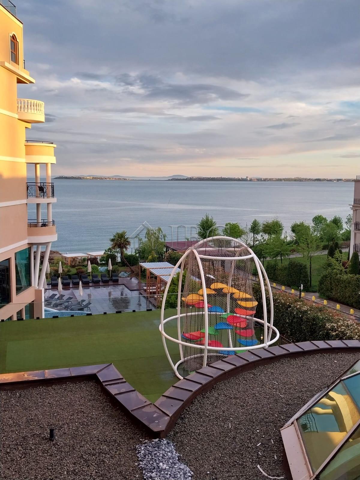 Luxury 1-Bedroom Apartment with Sea View Grand Hotel Sveti Vlas - First Line to the Beach — 8256 Sveti Vlas