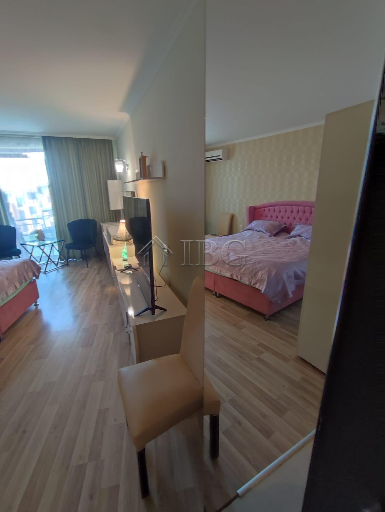 Luxury 1-Bedroom Apartment with Sea View Grand Hotel Sveti Vlas - First Line to the Beach — photo 16 of 18