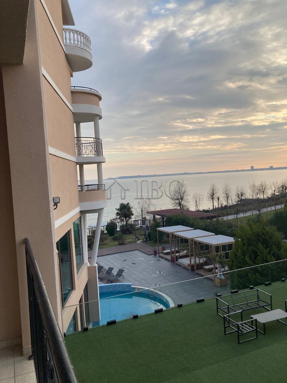 Spacious 1-Bedroom Apartment with Sea View Grand Hotel Sveti Vlas - First Line to the Beach — 8256 Sveti Vlas