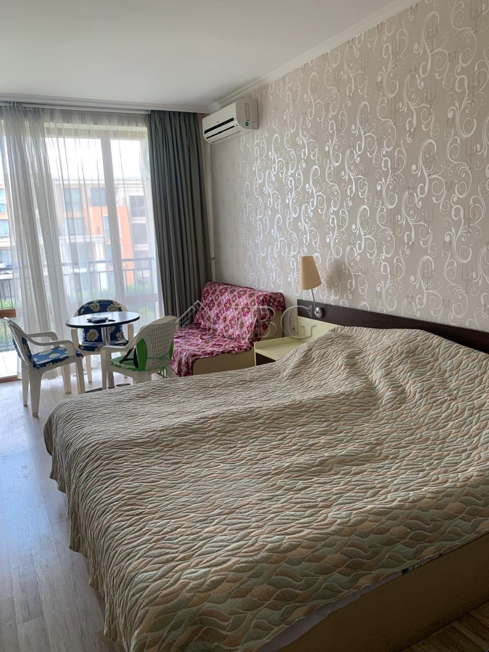 Spacious 1-Bedroom Apartment with Sea View Grand Hotel Sveti Vlas - First Line to the Beach — photo 2