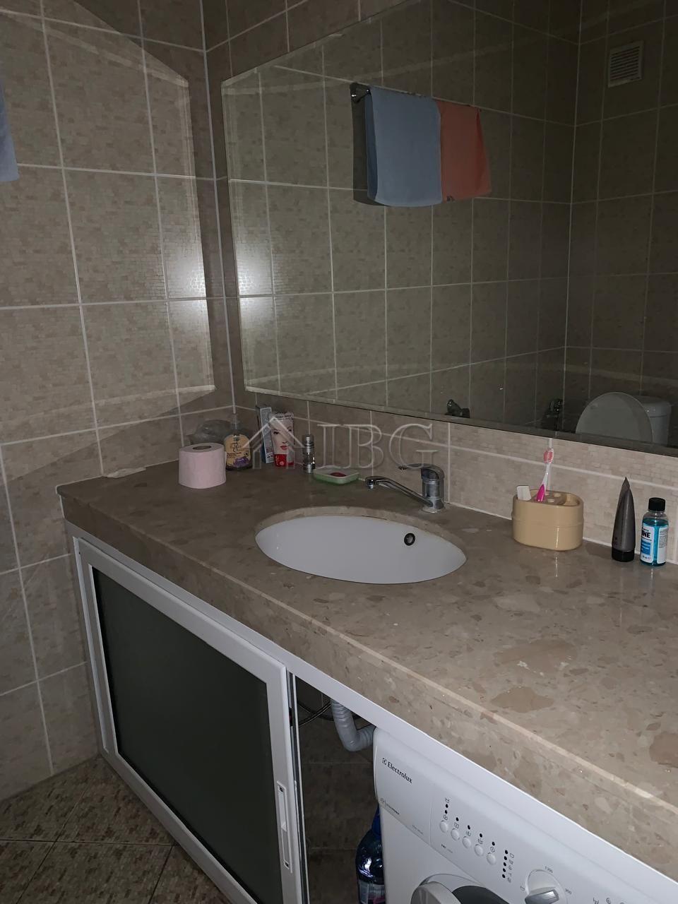 Spacious 1-Bedroom Apartment with Sea View Grand Hotel Sveti Vlas - First Line to the Beach — photo 4