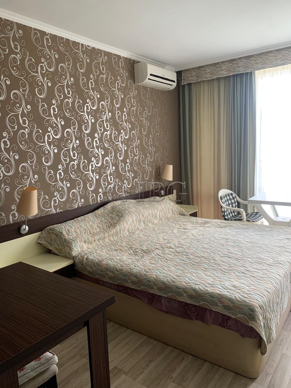 Spacious 1-Bedroom Apartment with Sea View Grand Hotel Sveti Vlas - First Line to the Beach — photo 5