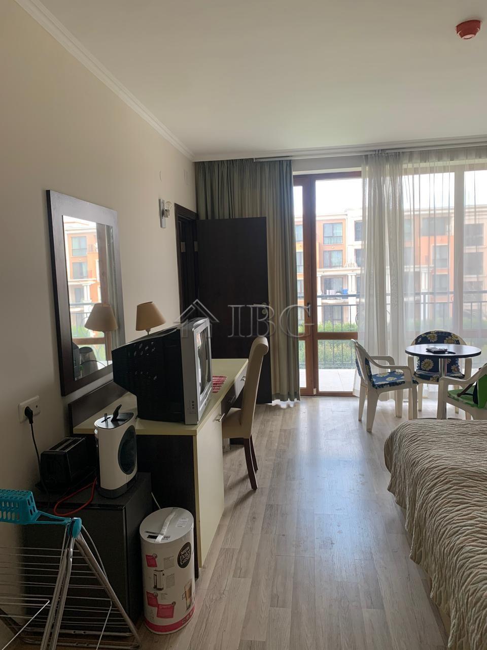 Spacious 1-Bedroom Apartment with Sea View Grand Hotel Sveti Vlas - First Line to the Beach — photo 7 of 10