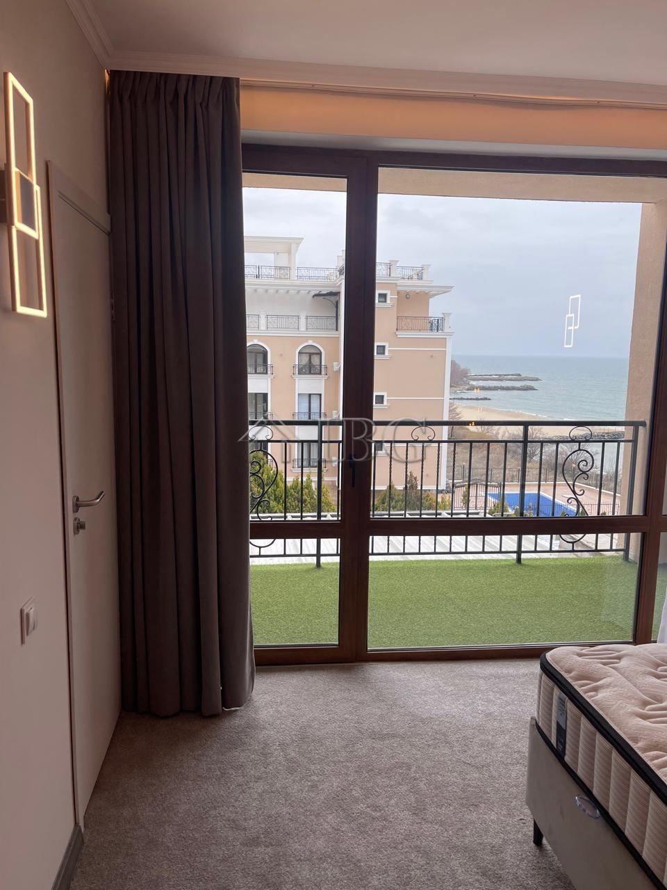Spacious Apartment with Sea View Grand Hotel Sveti Vlas - First Line to the Beach — photo 8 of 22