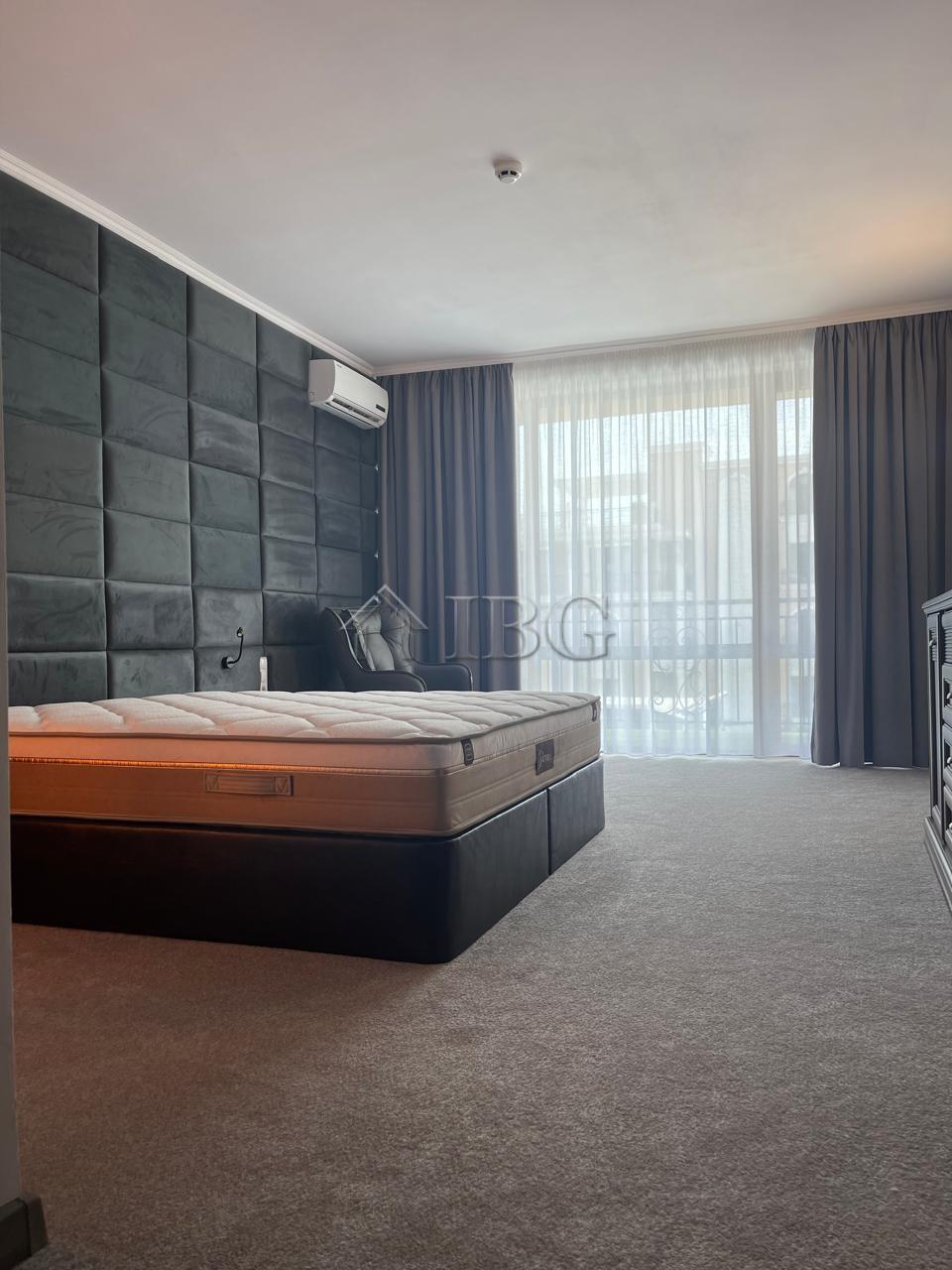 Spacious Apartment with Sea View Grand Hotel Sveti Vlas - First Line to the Beach — photo 11 of 22