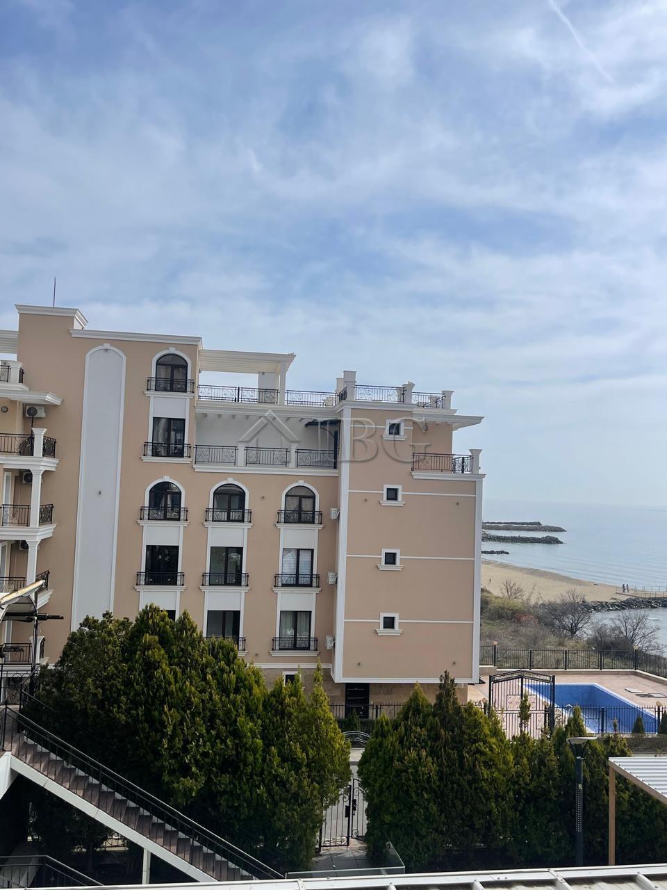 Spacious Apartment with Sea View Grand Hotel Sveti Vlas - First Line to the Beach — photo 16 of 22