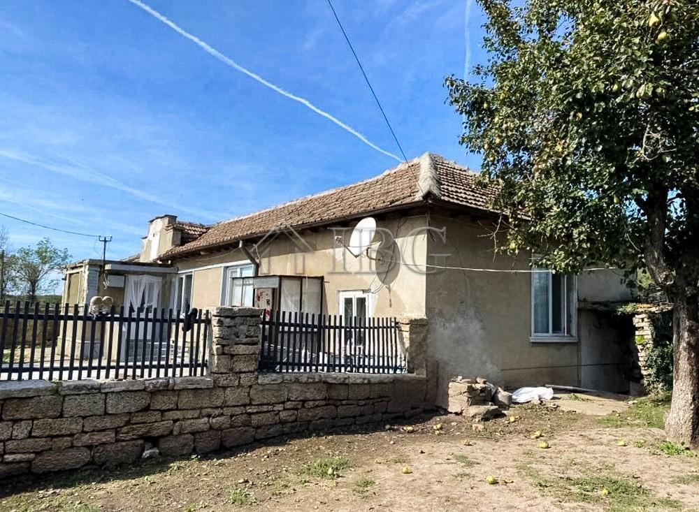 One-Storey House with Large Garden near Balchik and the Sea — main photo
